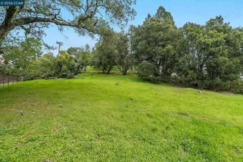 Photo of 9 Charles Hill Rd, Orinda, CA 94563 (MLS # 41134686)