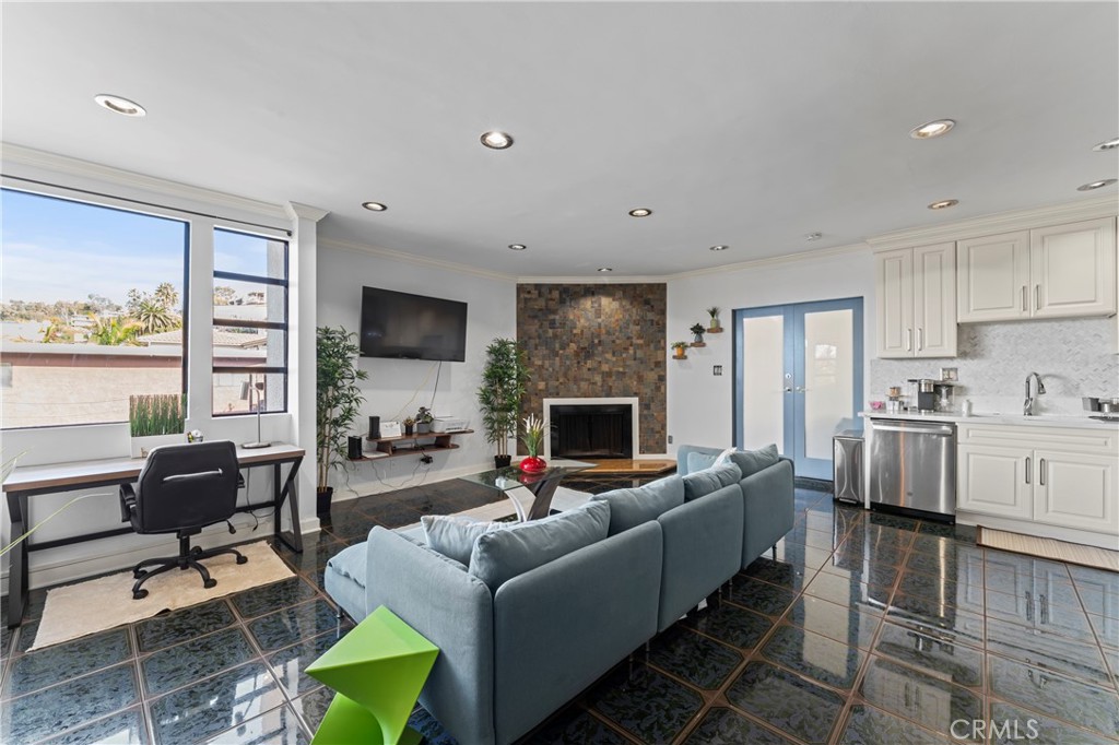 2525 E 19th Street 24