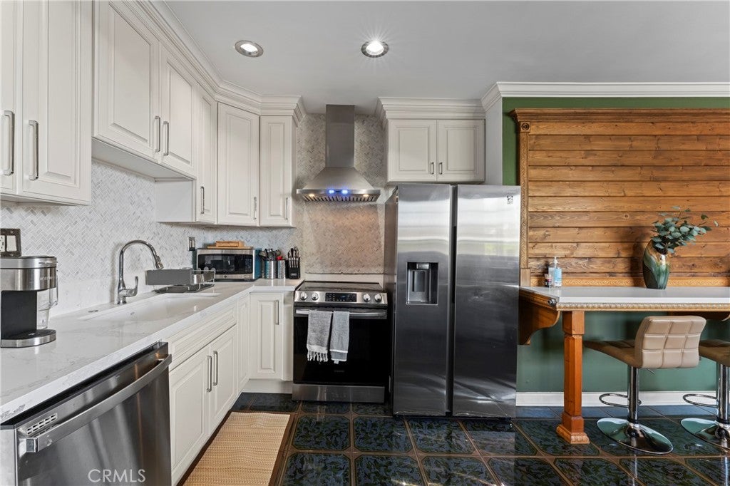 2525 E 19th Street 24