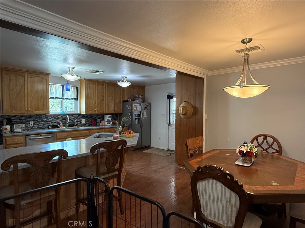 325 W Ave L