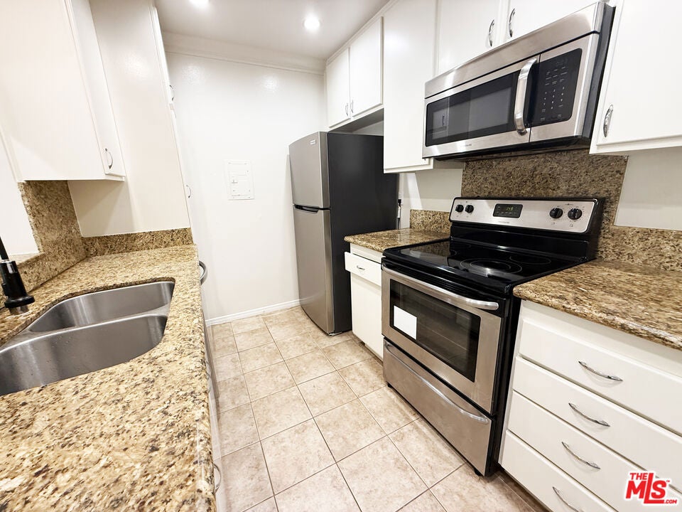 5460 White Oak Avenue D205