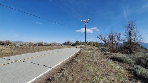 Photo of 25041 Jacaranda Drive, Tehachapi, CA 93561 (MLS # SR26111766)