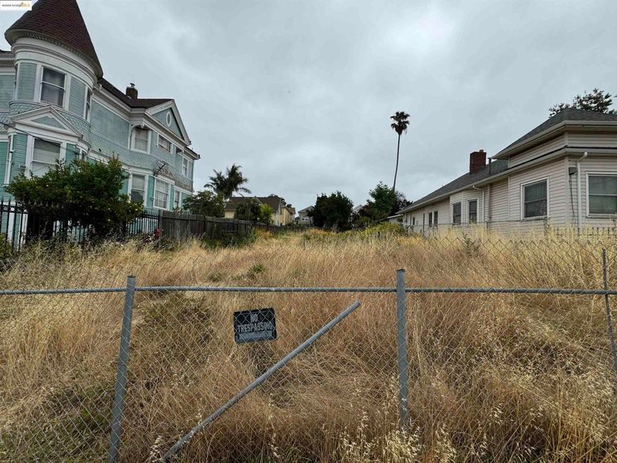 Vacant land (7500 sqft) with a permit application prepared for submission, featuring plans for two detached, two-story residences. Ideal for contractors or investors looking to build. Located in a promising, up-and-coming area of Oakland.