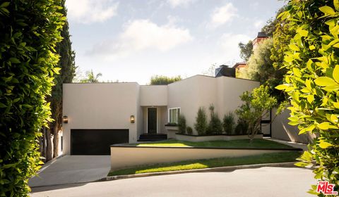 Photo of 1143 Sierra Alta Way, Los Angeles, CA 90069 (MLS # 25631587)