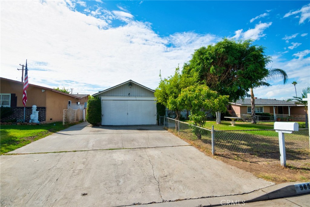 962 East Citrus Edge Street