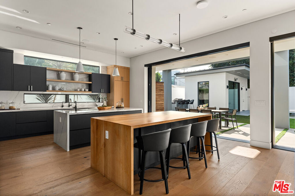 14812 Morrison Street