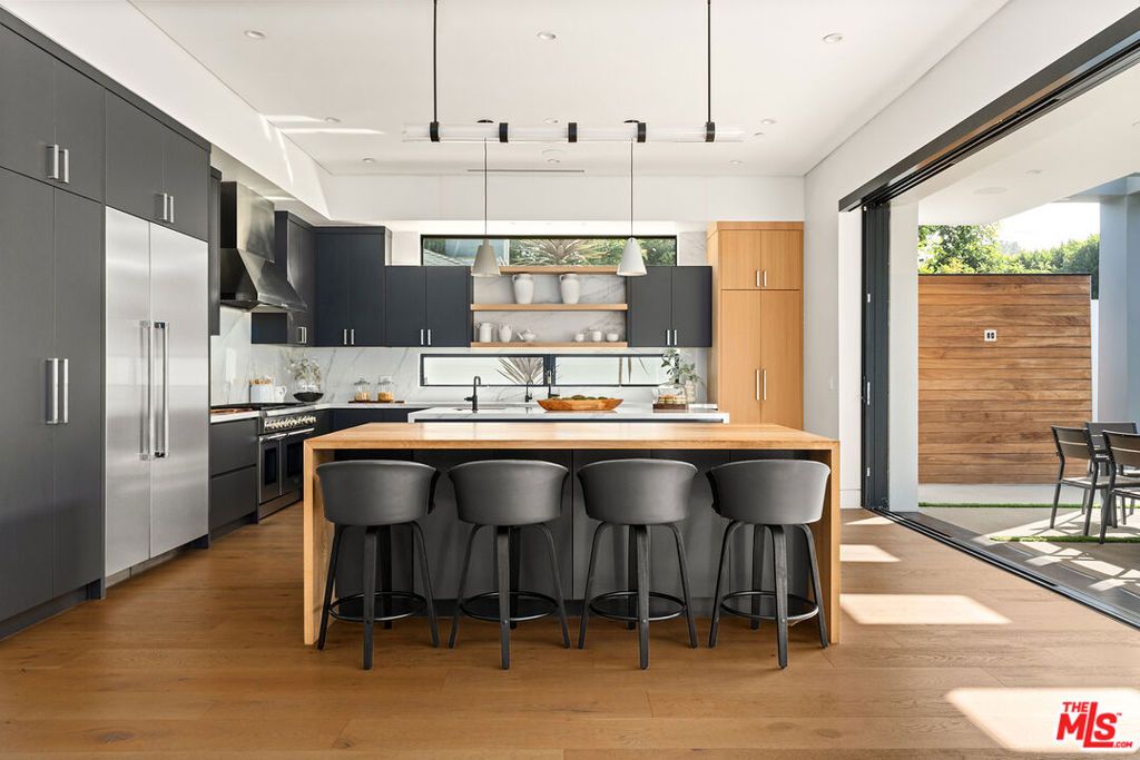 Photo of 14812 Morrison Street, Sherman Oaks, CA 91403 (MLS # 26670689)