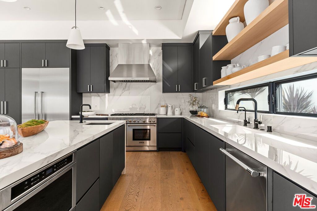 Photo of 14812 Morrison Street, Sherman Oaks, CA 91403 (MLS # 26670689)