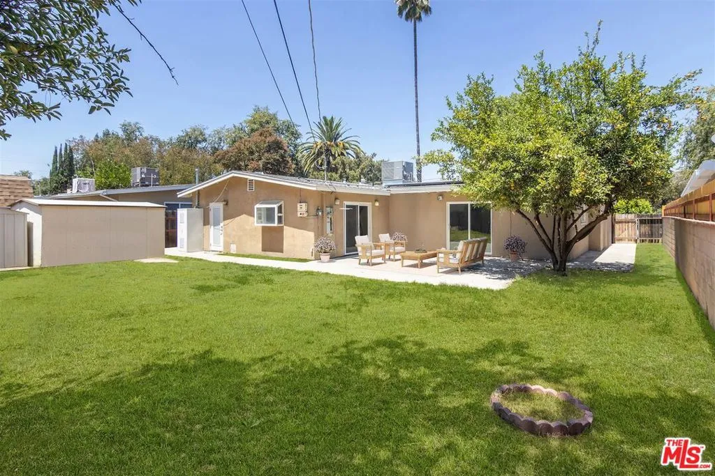 Reseda, California 91335, United States, 3 Bedrooms Bedrooms, ,2 BathroomsBathrooms,Residential,Pending,197075