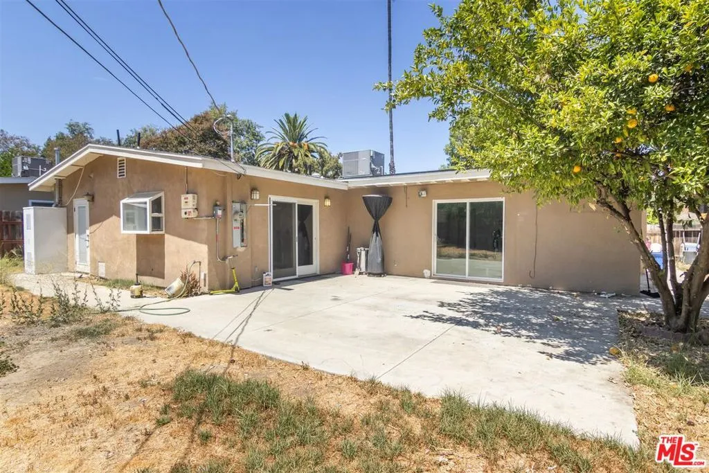 Reseda, California 91335, United States, 3 Bedrooms Bedrooms, ,2 BathroomsBathrooms,Residential,Pending,197075