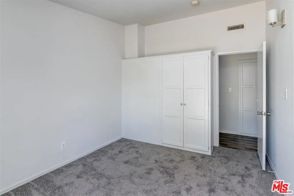 Reseda, California 91335, United States, 3 Bedrooms Bedrooms, ,2 BathroomsBathrooms,Residential,Pending,197075