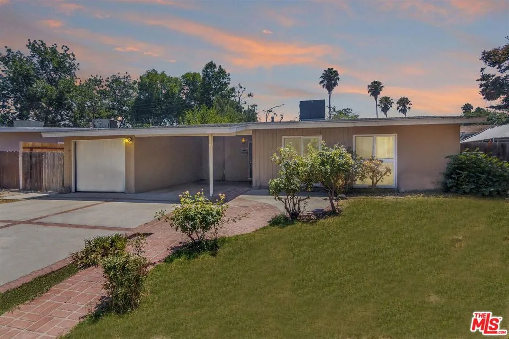 Reseda, California 91335, United States, 3 Bedrooms Bedrooms, ,2 BathroomsBathrooms,Residential,Pending,197075