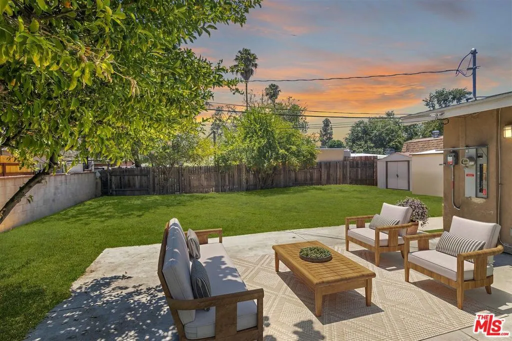 Reseda, California 91335, United States, 3 Bedrooms Bedrooms, ,2 BathroomsBathrooms,Residential,Pending,197075