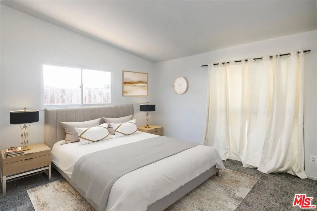 Reseda, California 91335, United States, 3 Bedrooms Bedrooms, ,2 BathroomsBathrooms,Residential,Pending,197075