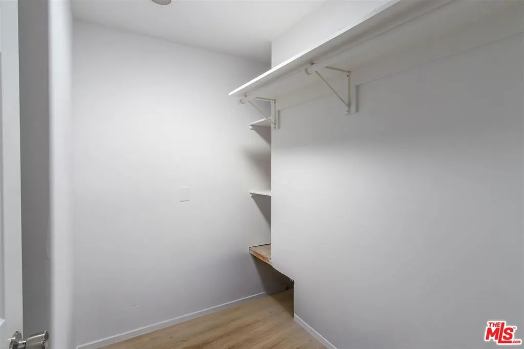 Reseda, California 91335, United States, 3 Bedrooms Bedrooms, ,2 BathroomsBathrooms,Residential,Pending,197075