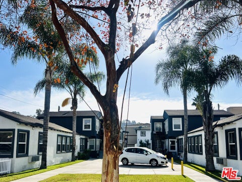 Photo of 604 E CHEVY CHASE Drive #D, Glendale, CA 91205 (MLS # 26984625)