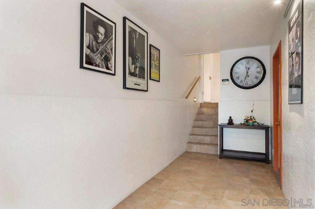 listing image 130726771743217665833