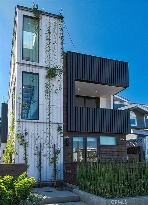 Photo of 1045 W Balboa Blvd, Newport Beach, CA 92661 (MLS # OC26067939)