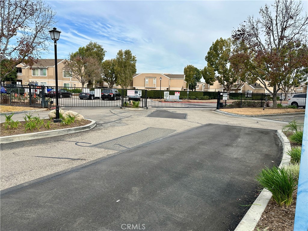 10432 W Briar Oaks E