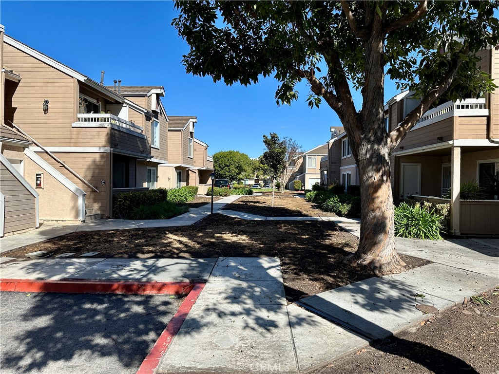 10432 W Briar Oaks E