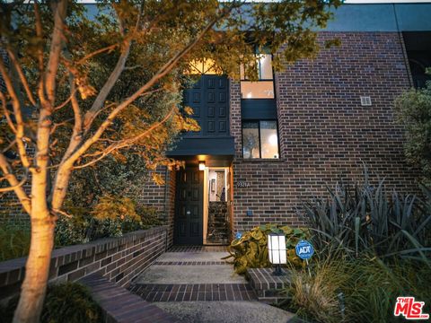 Photo of 9321 Burton Way #A, Beverly Hills, CA 90210 (MLS # 25598351)