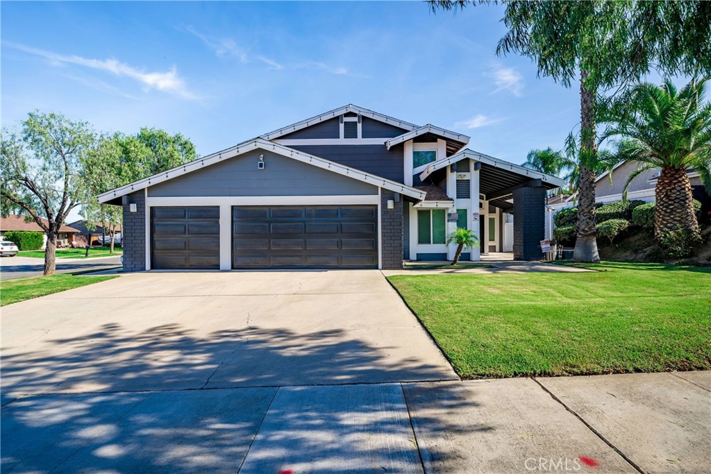 2101 Skylark Circle