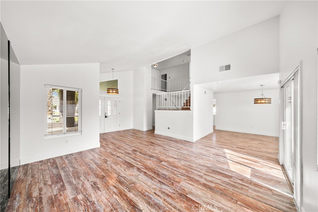 2101 Skylark Circle