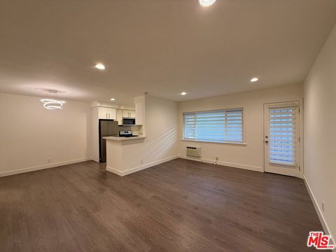 Photo of 1942 S Sherbourne Drive #6, Los Angeles, CA 90034 (MLS # 26731327)