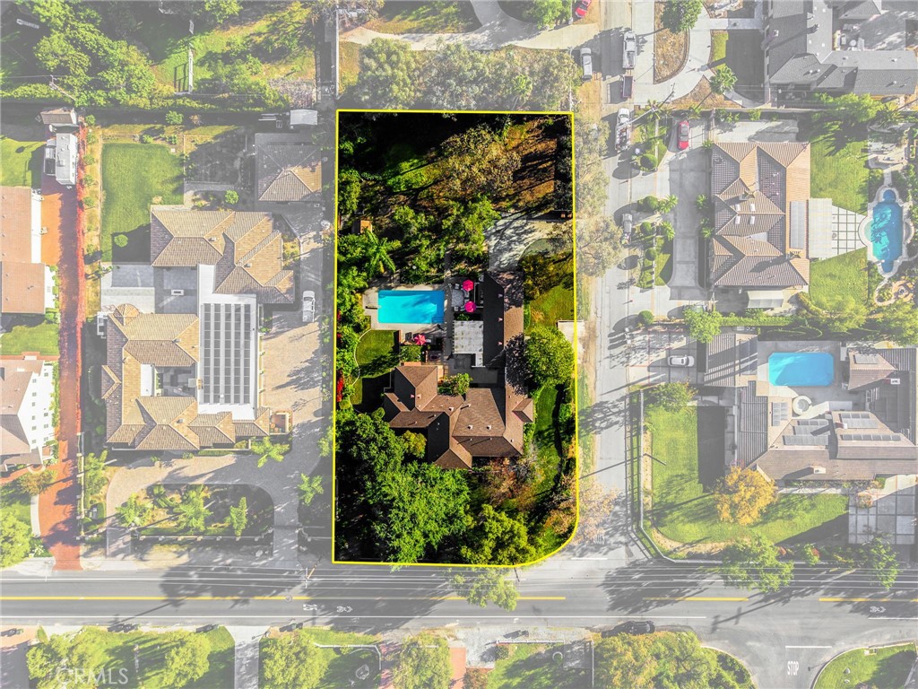 1062 W Valencia Mesa Drive