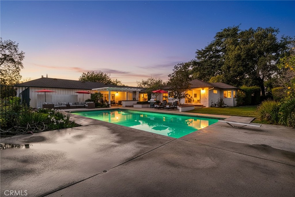 1062 W Valencia Mesa Drive