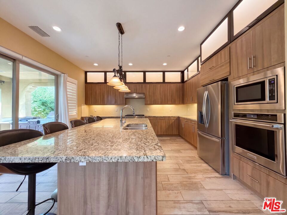 627 E Orange Blossom Way, Azusa CA 91702