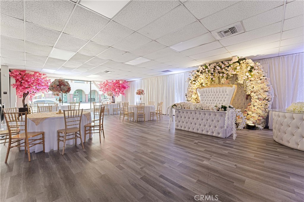 6265 Van Nuys Boulevard