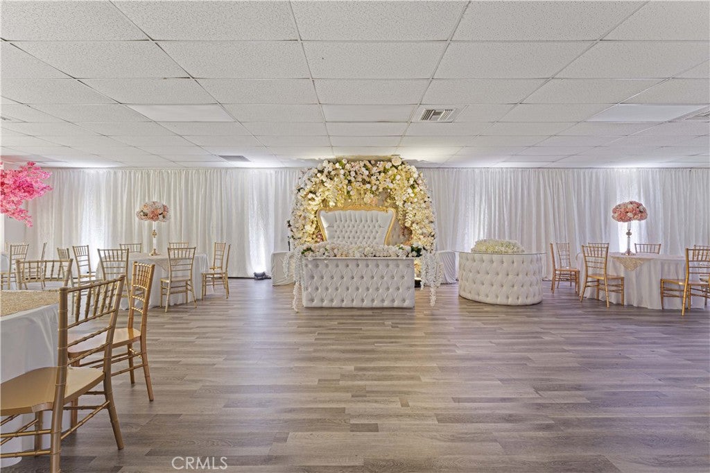 6265 Van Nuys Boulevard