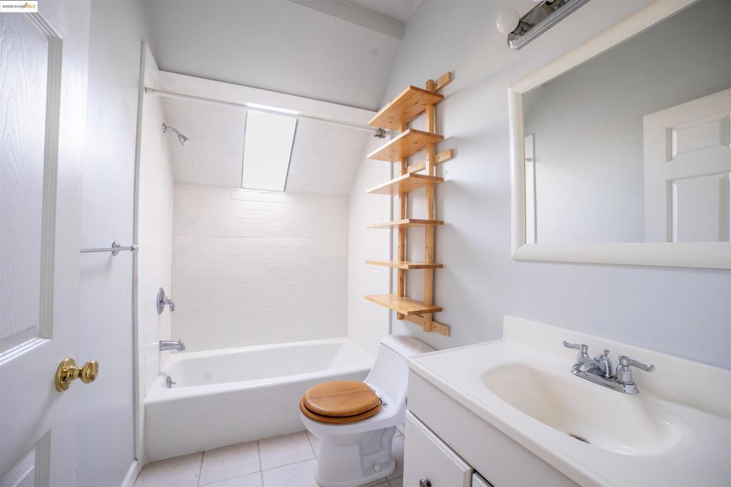 LAKE MERRITT - Residential Income