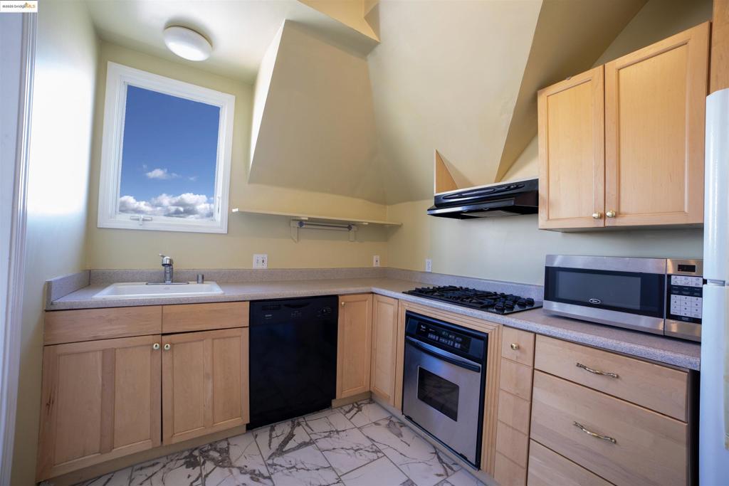 LAKE MERRITT - Residential Income