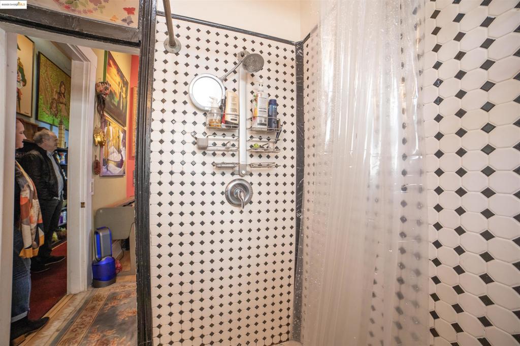 LAKE MERRITT - Residential Income