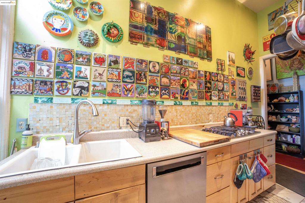 LAKE MERRITT - Residential Income