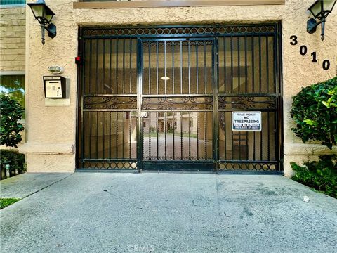 Photo of 3010 Montrose Ave #33, La Crescenta, CA 91214 (MLS # SW25246444) Photo of 3010 Montrose Ave #33, La Crescenta, CA 91214 (MLS # SW25246444)
