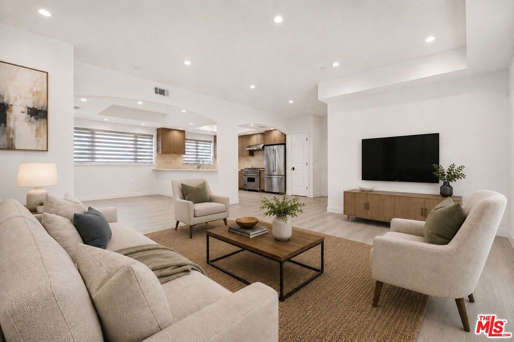 927 S Wooster Street 2, Los Angeles CA 90035