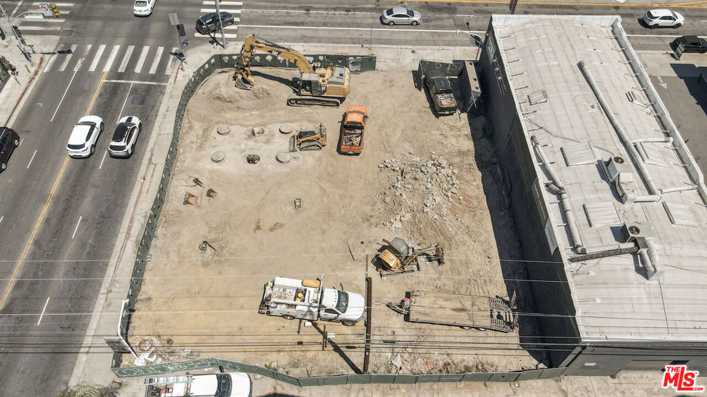 Properties 2 601 S La Brea Avenue