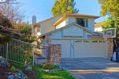 Photo of 4903 Stoneridge Ct, Oakland, CA 94605 (MLS # 41127486)