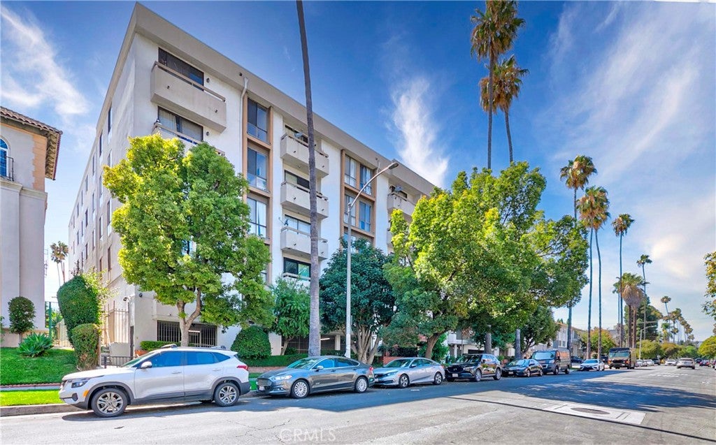 533 S St Andrews Place 408