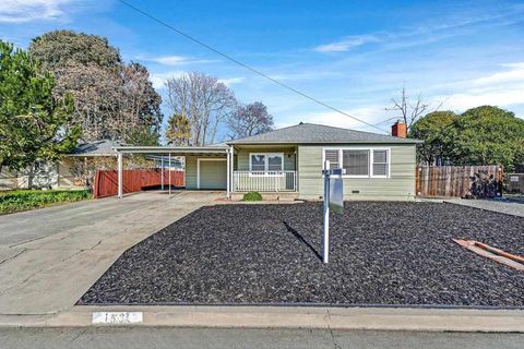 Photo of 1834 Venice Dr Dr, Concord, CA 94519 (MLS # 41122680)