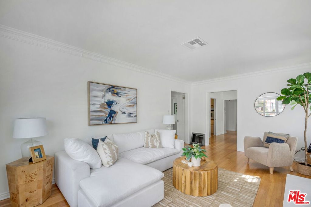 4012 W 58th Place