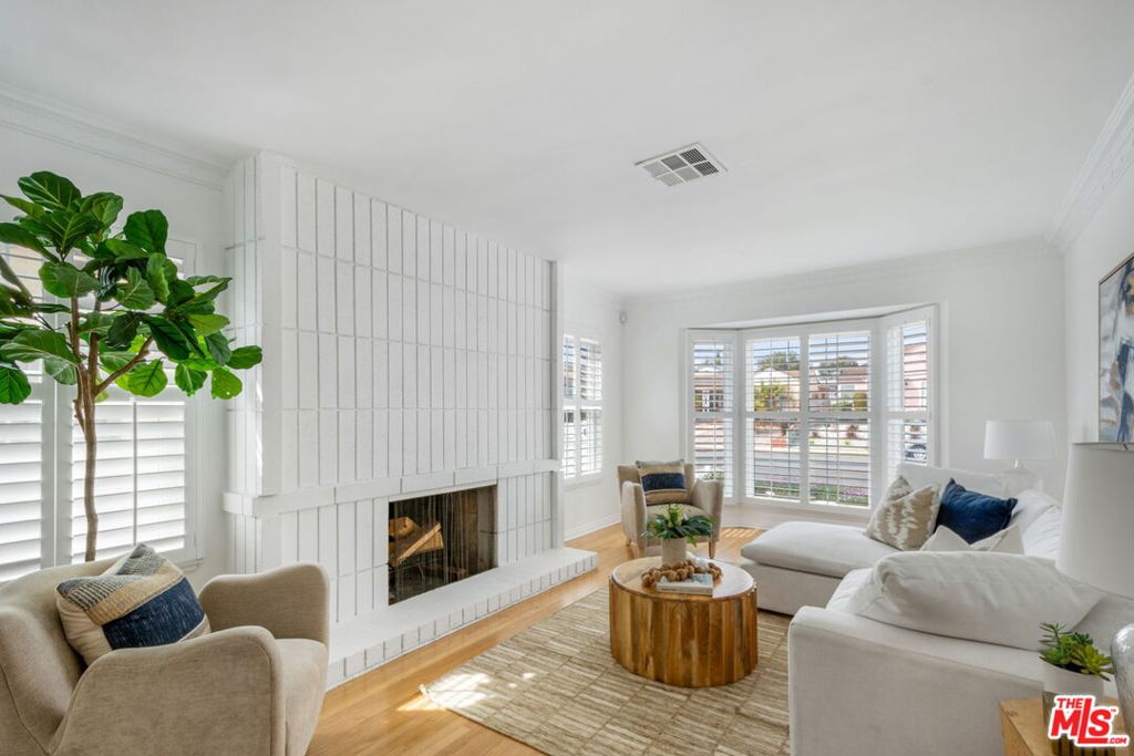 4012 W 58th Place