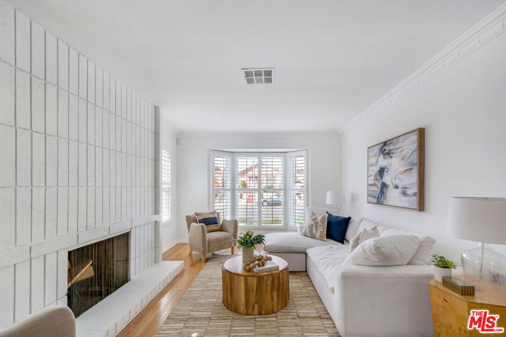 4012 W 58th Place