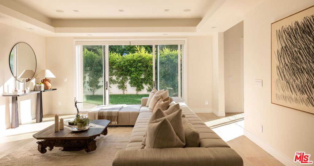 Photo of 1113 Amherst Avenue, Los Angeles, CA 90049 (MLS # 25573057)