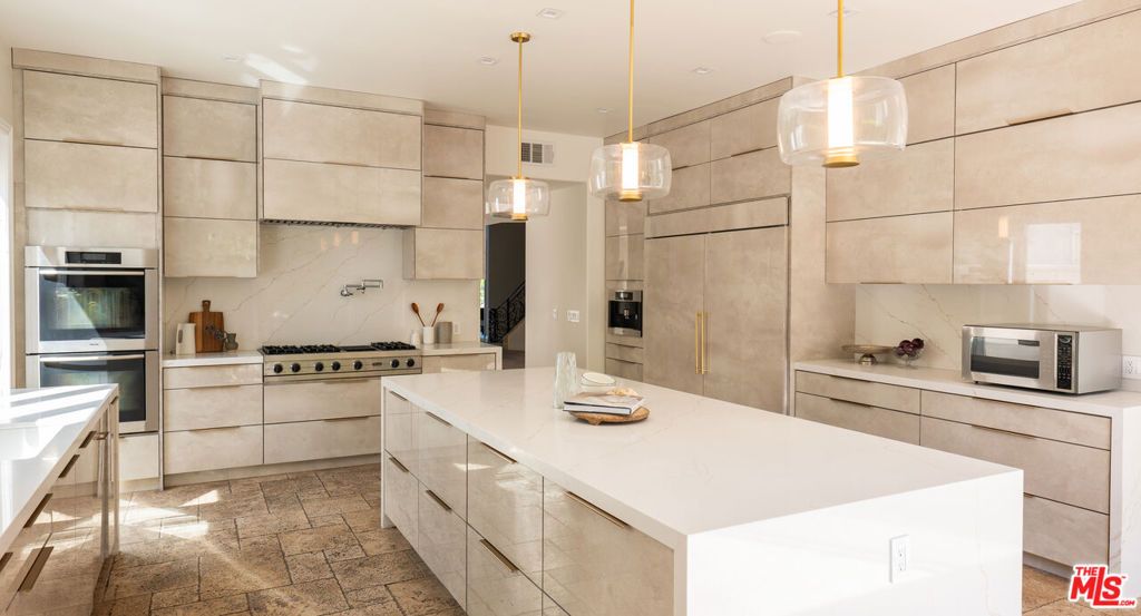 Photo of 1113 Amherst Avenue, Los Angeles, CA 90049 (MLS # 25573057)