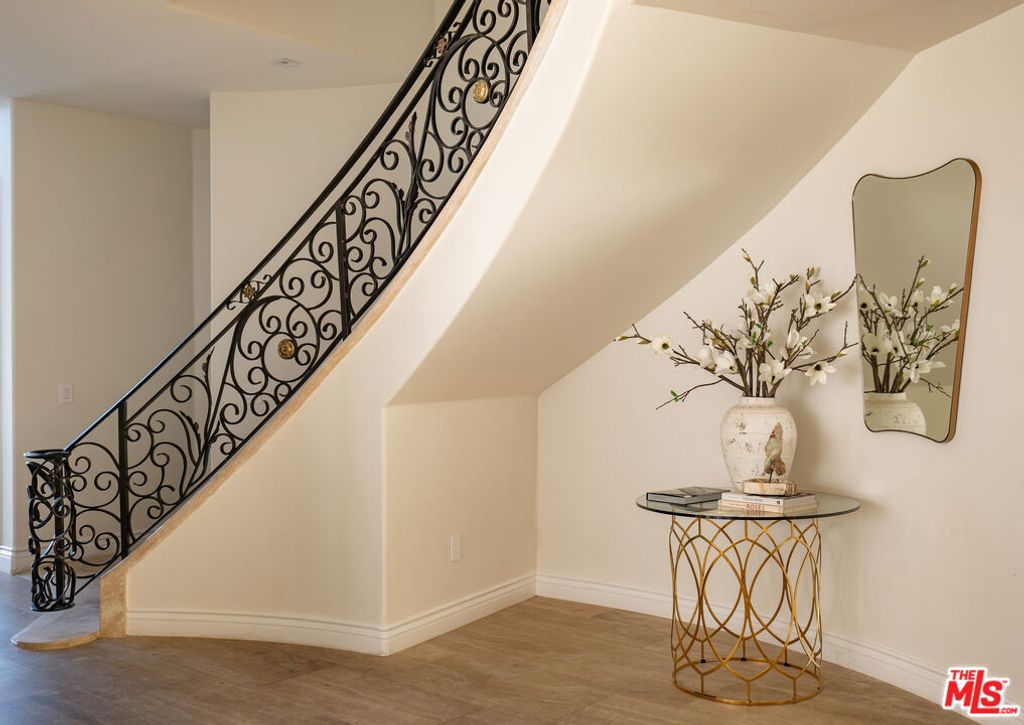 Photo of 1113 Amherst Avenue, Los Angeles, CA 90049 (MLS # 25573057)