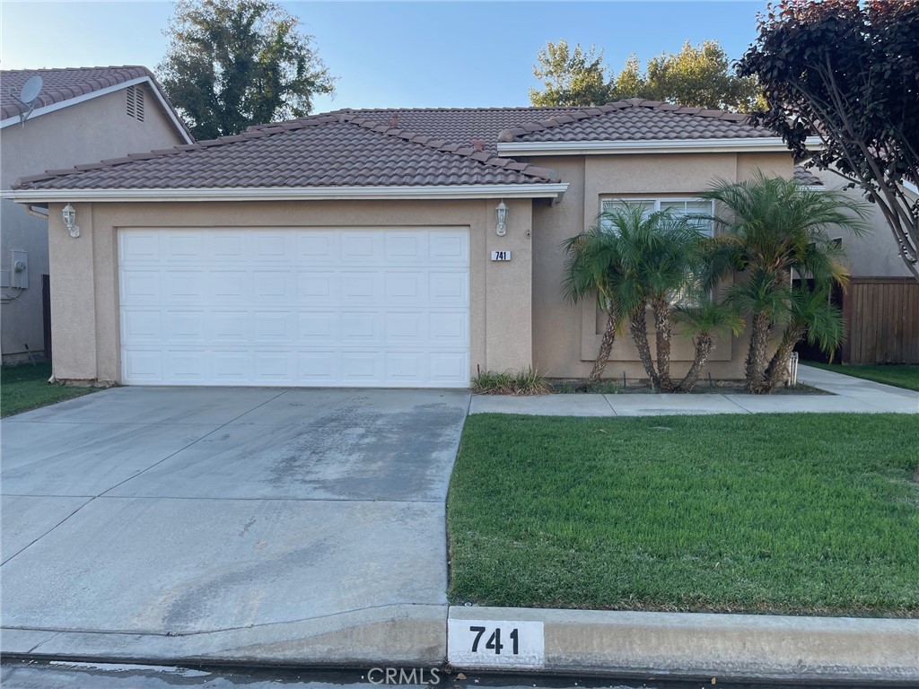 Beautiful, exceptionally nice and well maintained single story home in the highly desirable 55+ gated community of The Estates in San Jacinto. Extremely nice association grounds and clubhouse. This is a 2 bedroom, 2 bathroom, open spacious floor plan with neutral paint and carpet, beautiful ceramic tile flooring, vaulted ceilings, plantation shutters, block wall fencing and a quaint, private covered patio. Come see this one today, located near all services yet set apart.